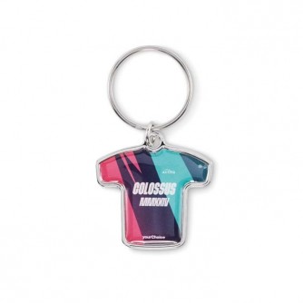 Llavero en forma de camiseta deportiva con doming.